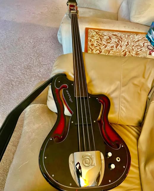 Ampeg AMUB-1 Fretless Bass 1968: A Musical Treasure Worth Collecting