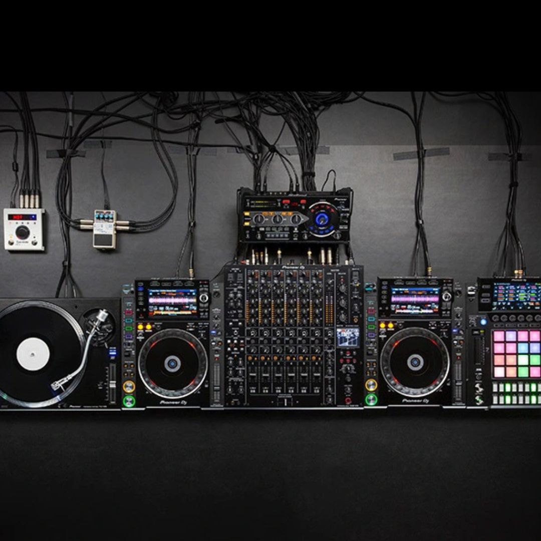 DJ & Audio Mixer